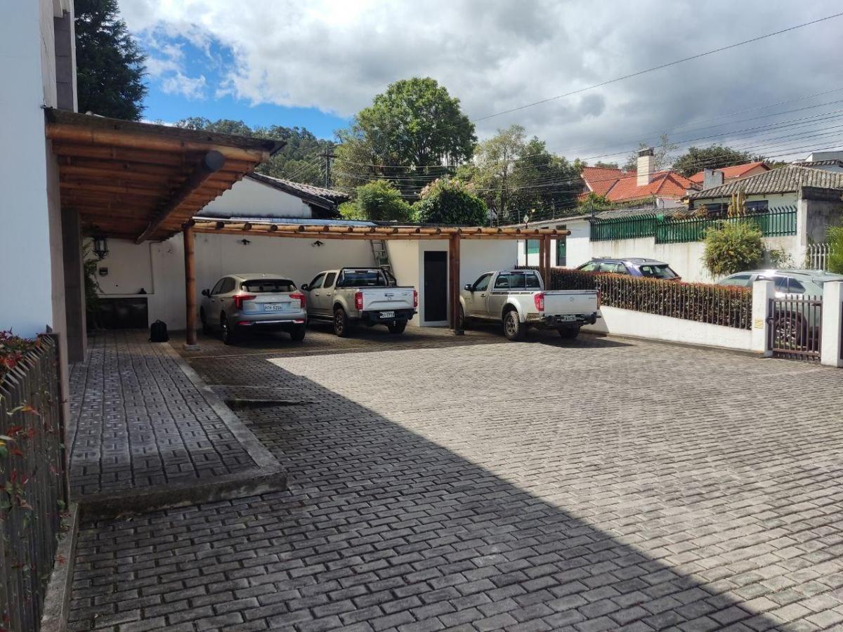 Venta Casa Exclusiva Dos Plantas Dentro de Urb Privada Los Chillos